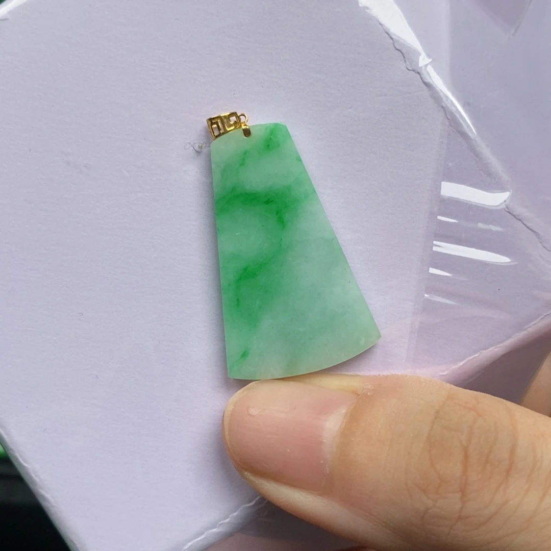 翡翠18K金镶嵌颈饰翡翠