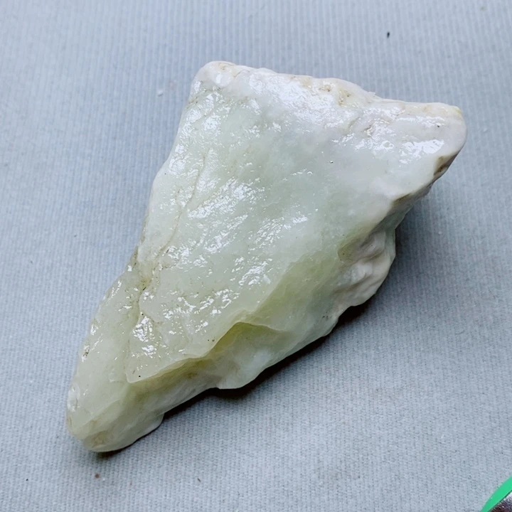 和田玉（糖玉）未镶嵌珠宝奇石