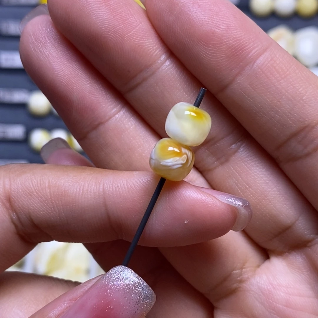 蜜蜡未镶嵌珠宝奇石满蜜俏色妖花老型8.2*7.2mm