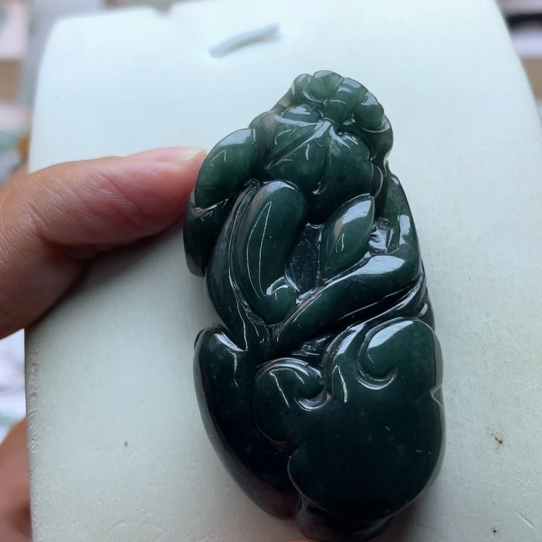 【闪购商品】颈饰未镶嵌翡翠青****?翡翠