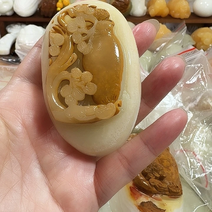 郁***姐砖雕石头手把件不退不换