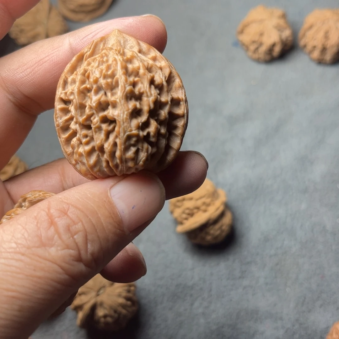 吊坠文玩核桃鱼籽纹