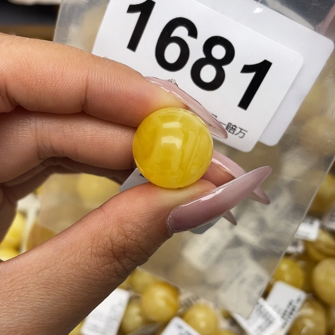 蜜蜡未镶嵌珠宝奇石17.5