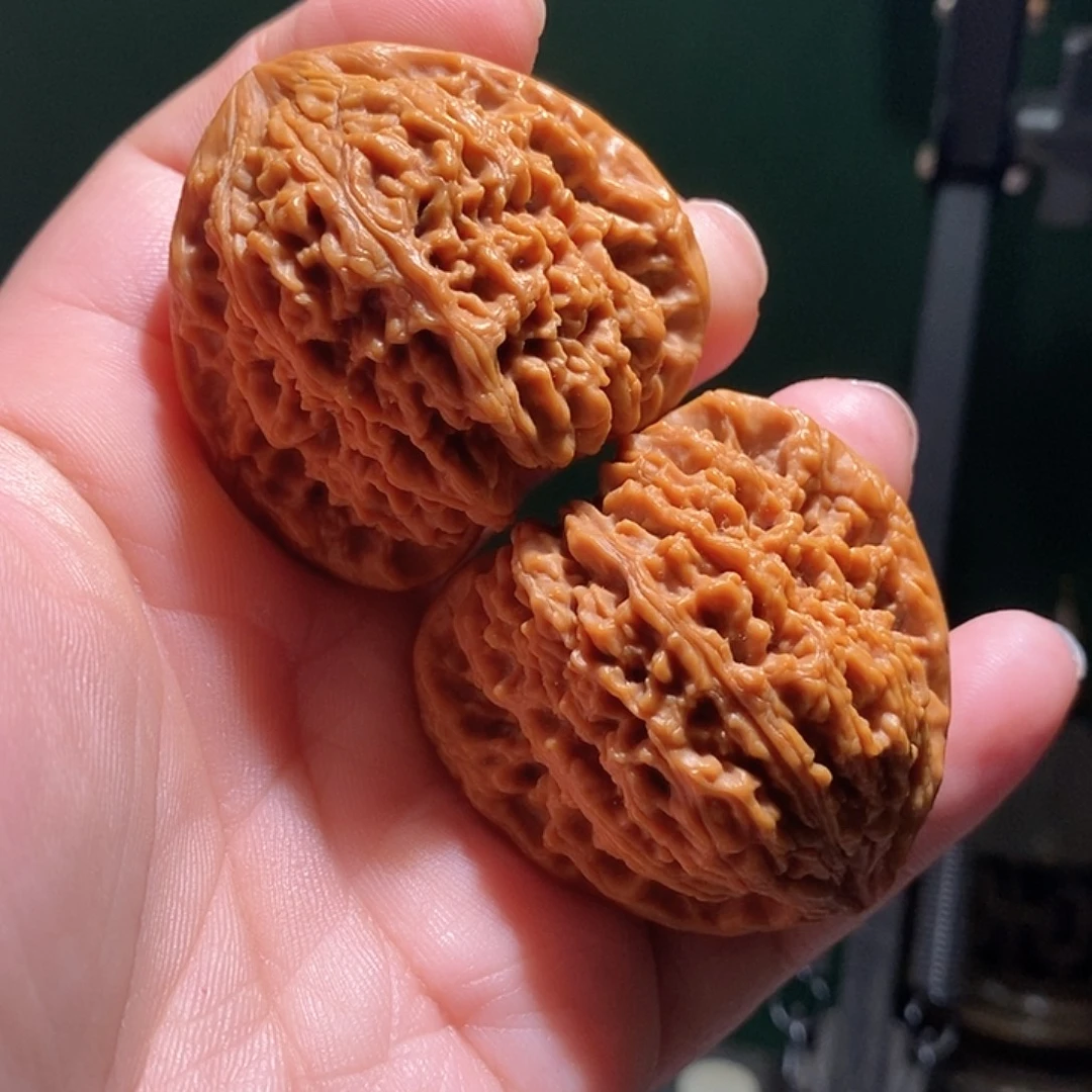 文玩核桃把件46三角南疆石全品