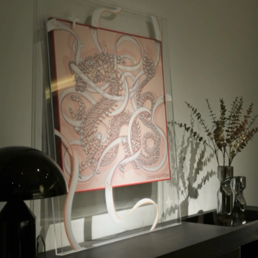 龙年限定丝巾画 龙年的幸福