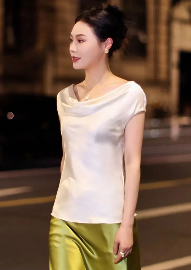 月䲆（荡领上衣）南油气质时尚显瘦简约夏季醋酸缎面斜裁荡领上衣