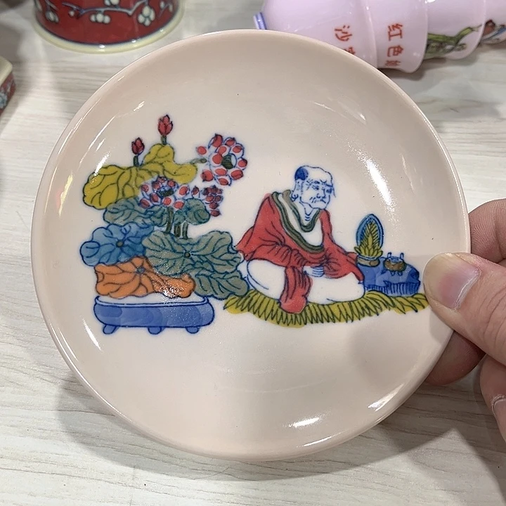 瓷片///////直径13.5厘米。橙。