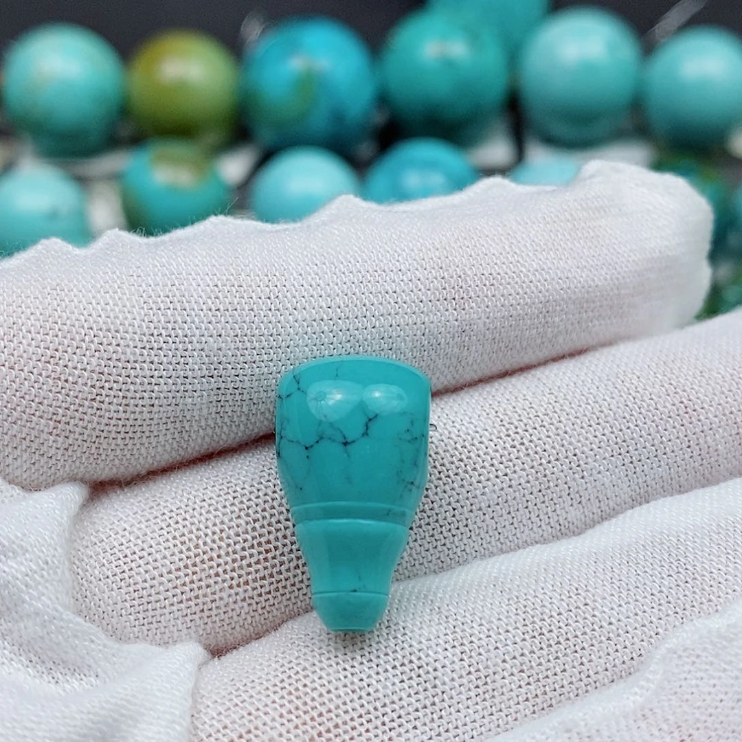 王***未镶嵌绿松石配饰