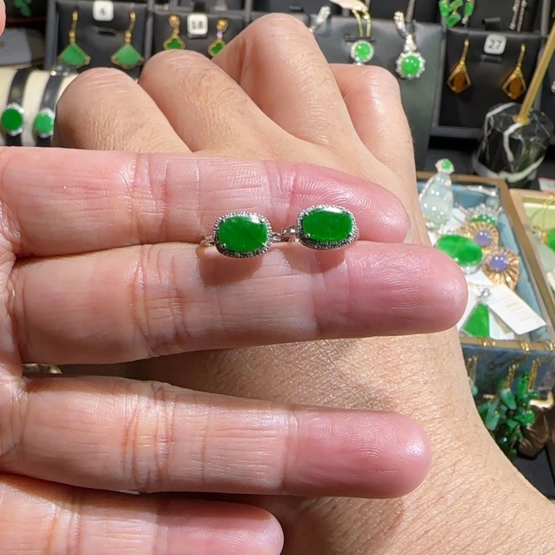 翡翠18K金镶嵌颈饰耳包