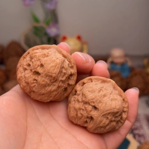 吊坠文玩核桃红方印有黄