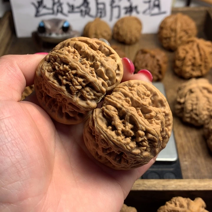 文玩核桃吊坠H****兄粗筋