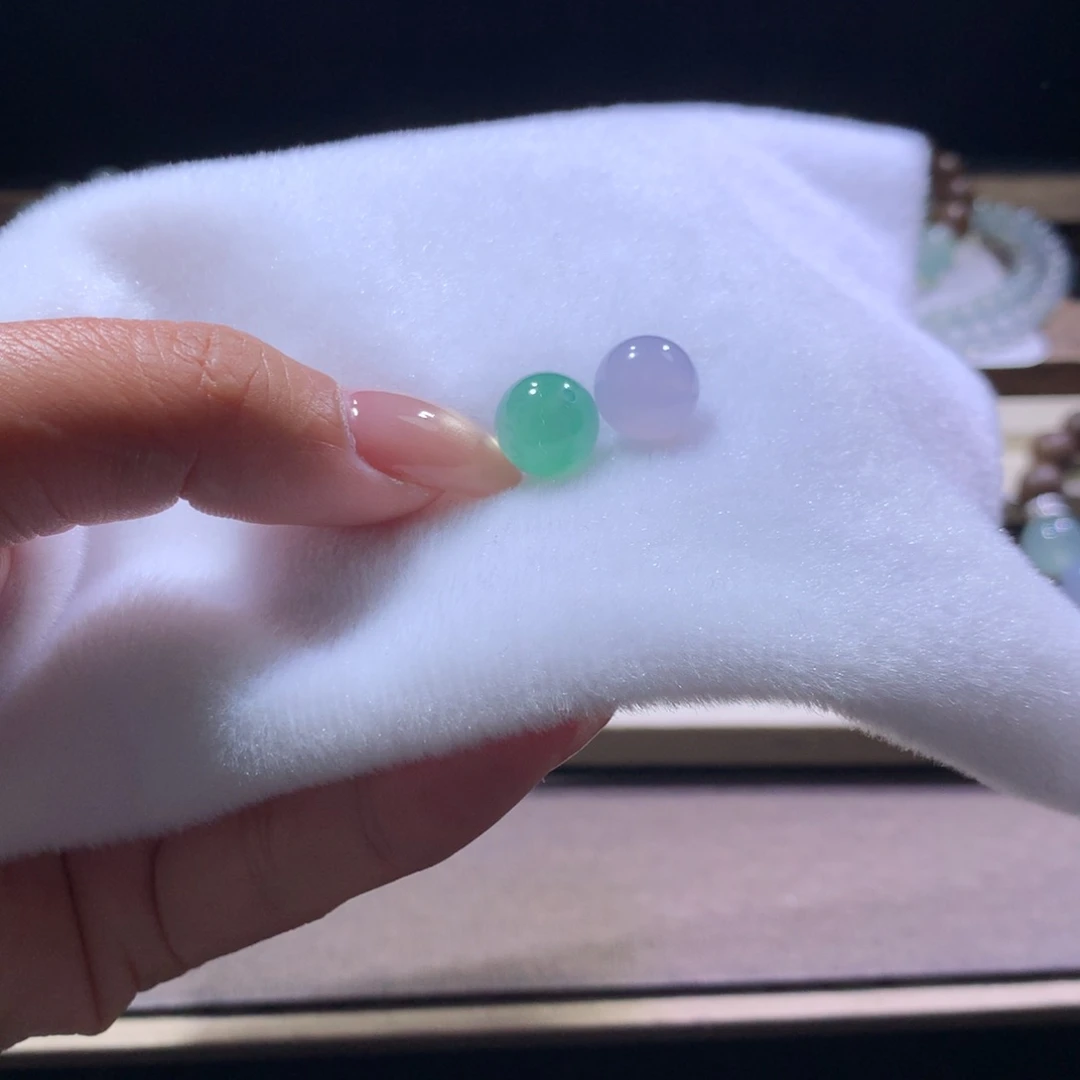 翡翠散珠卡11浓色阳绿，粉紫