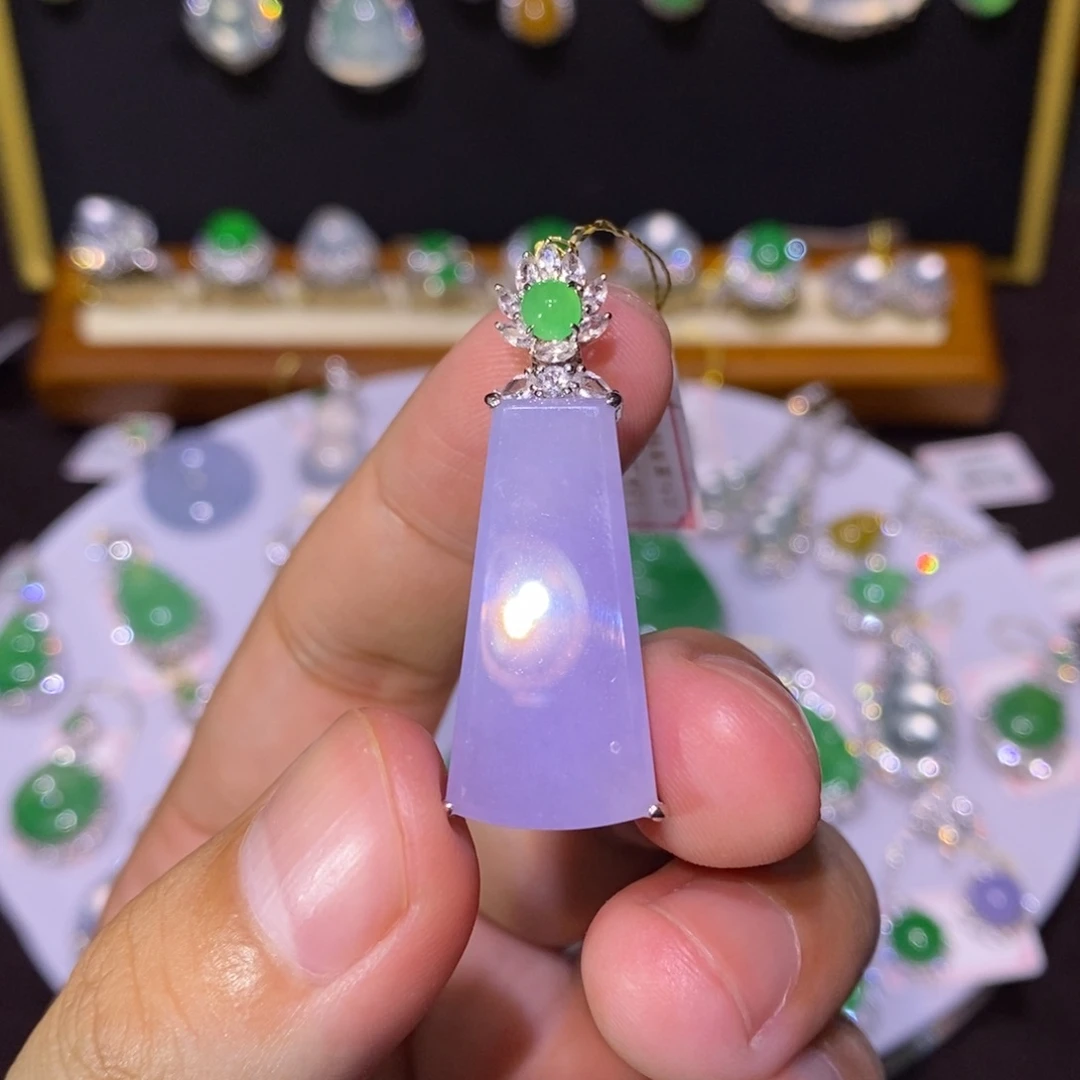 【闪购商品】颈饰18K金镶嵌翡翠