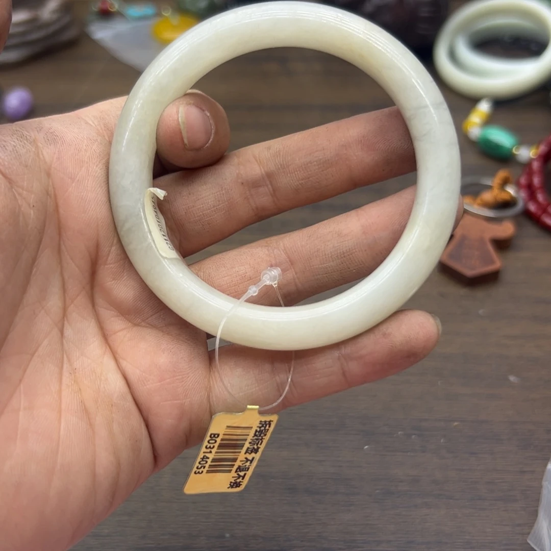 和田玉未镶嵌手镯58.6圈围380瑕