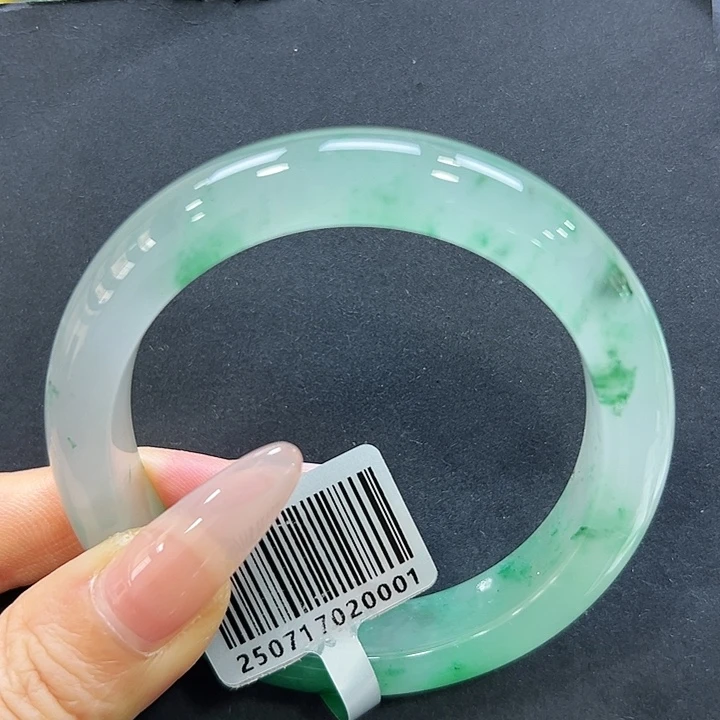 玖***月未镶嵌手镯石英质玉（非洲翠）