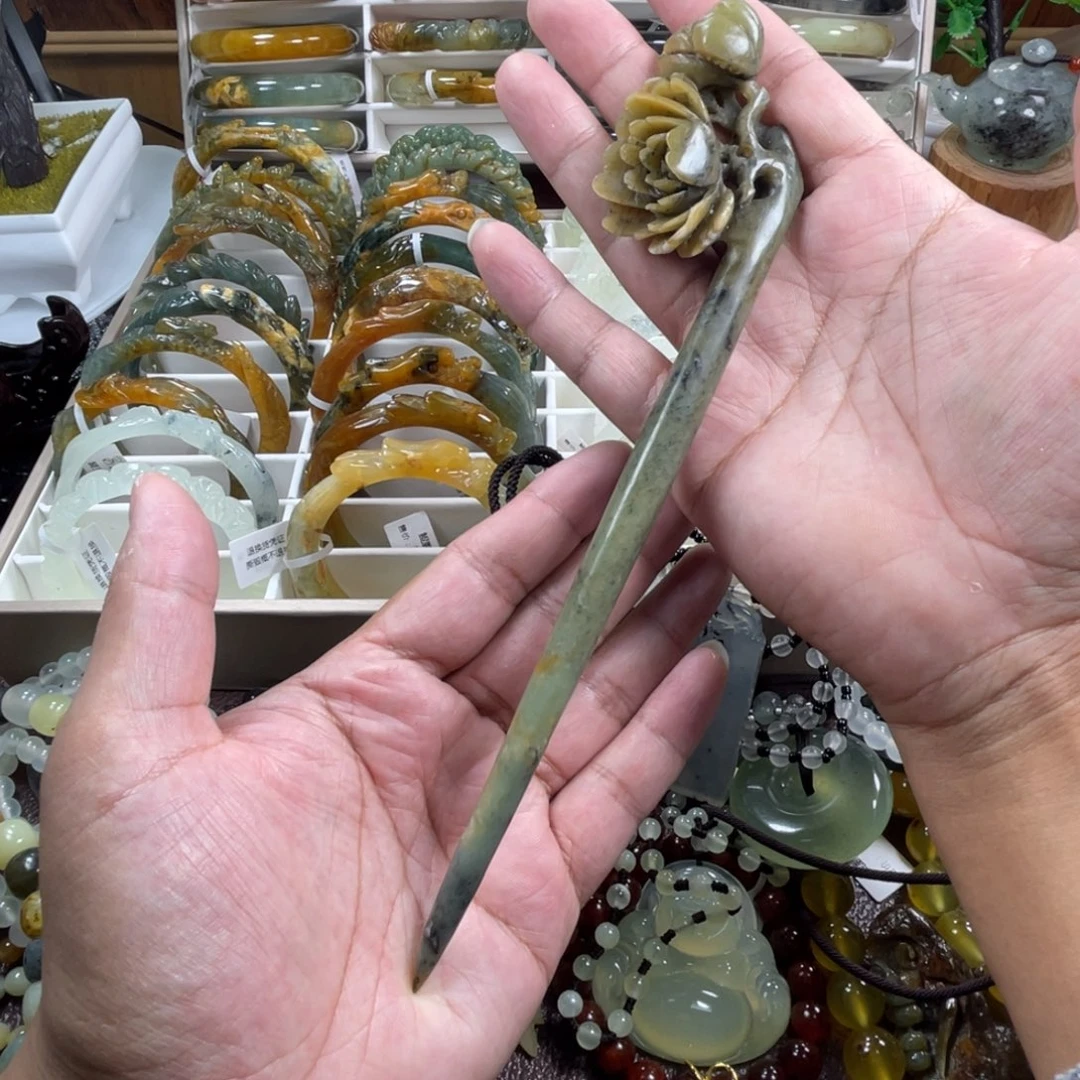 未镶嵌蛇纹石玉颈饰