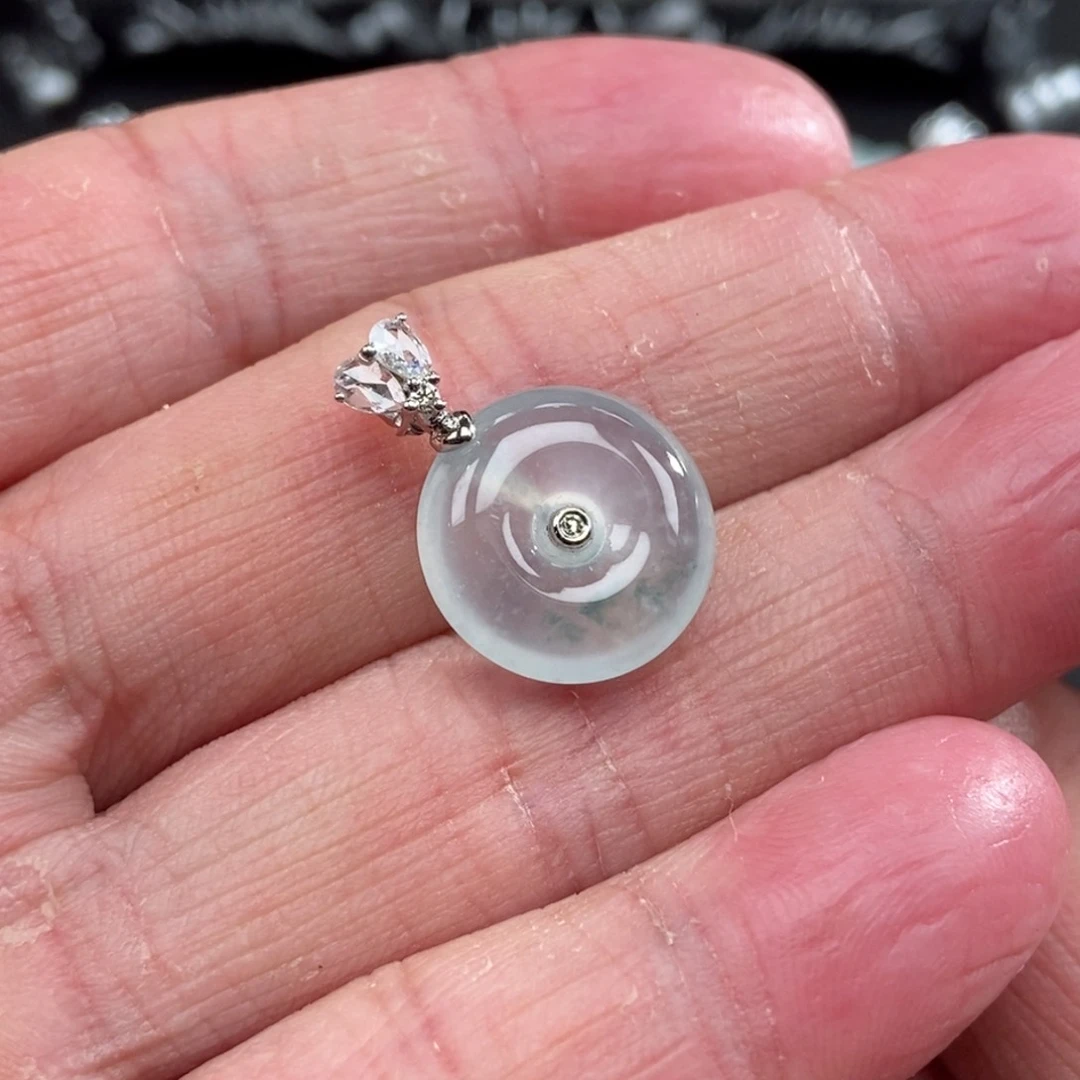 颈饰18K金镶嵌翡翠平安扣