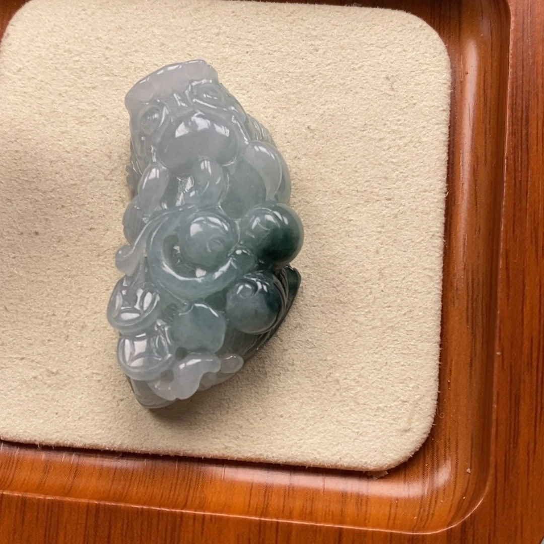 翡翠未镶嵌颈饰如意貔貅