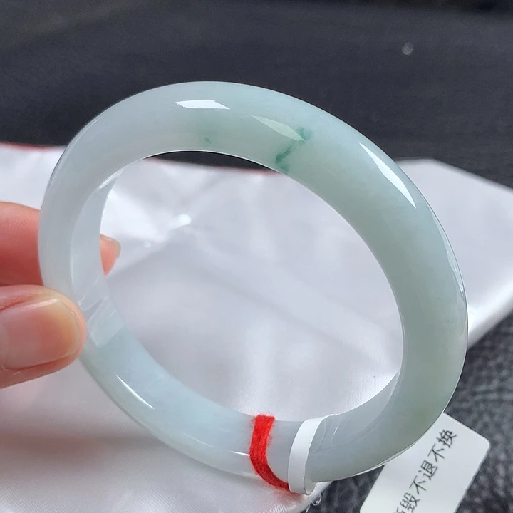 翡翠未镶嵌手镯
