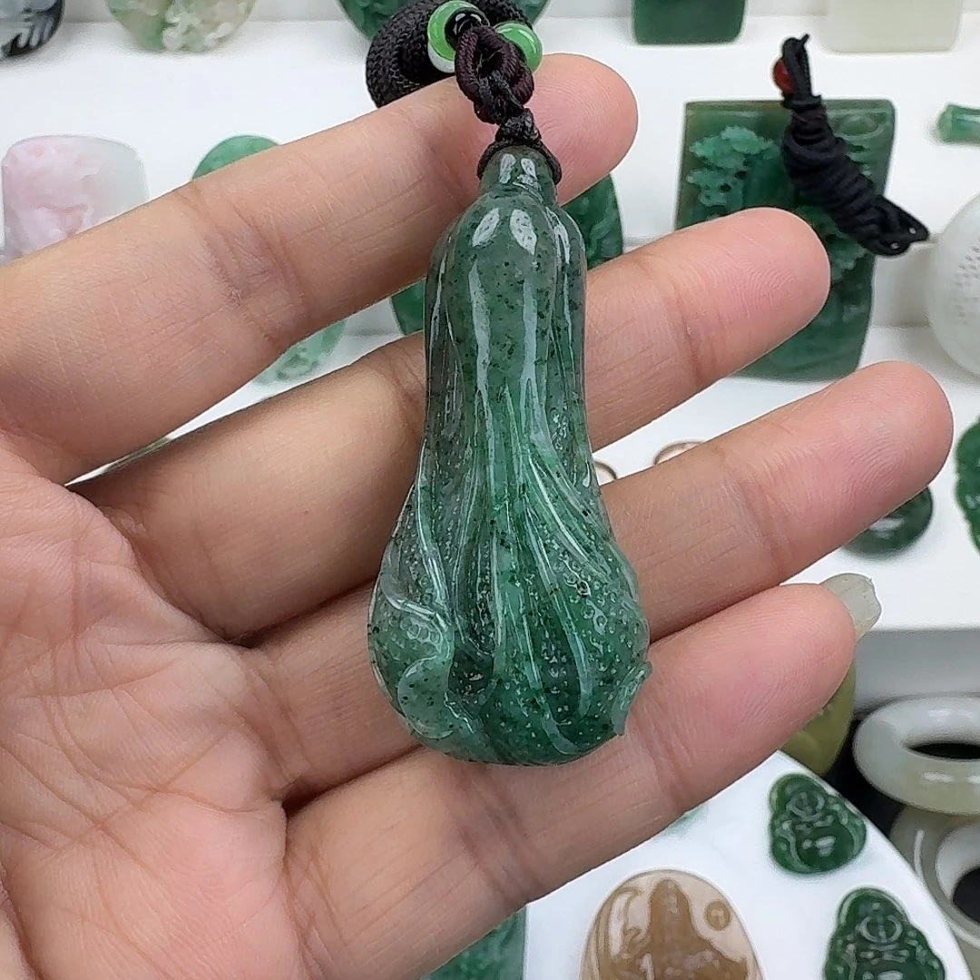 独山玉未镶嵌颈饰