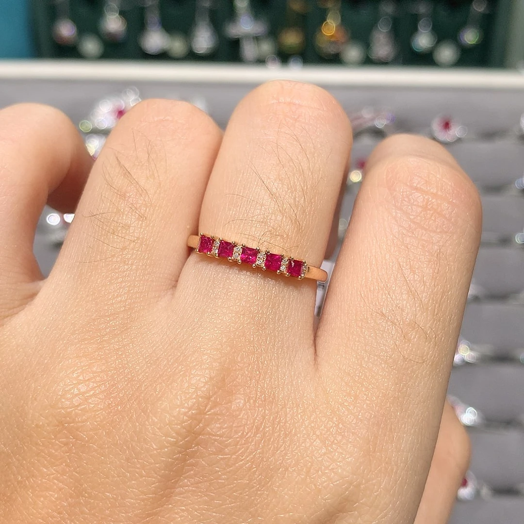 18K金镶嵌戒指红宝石