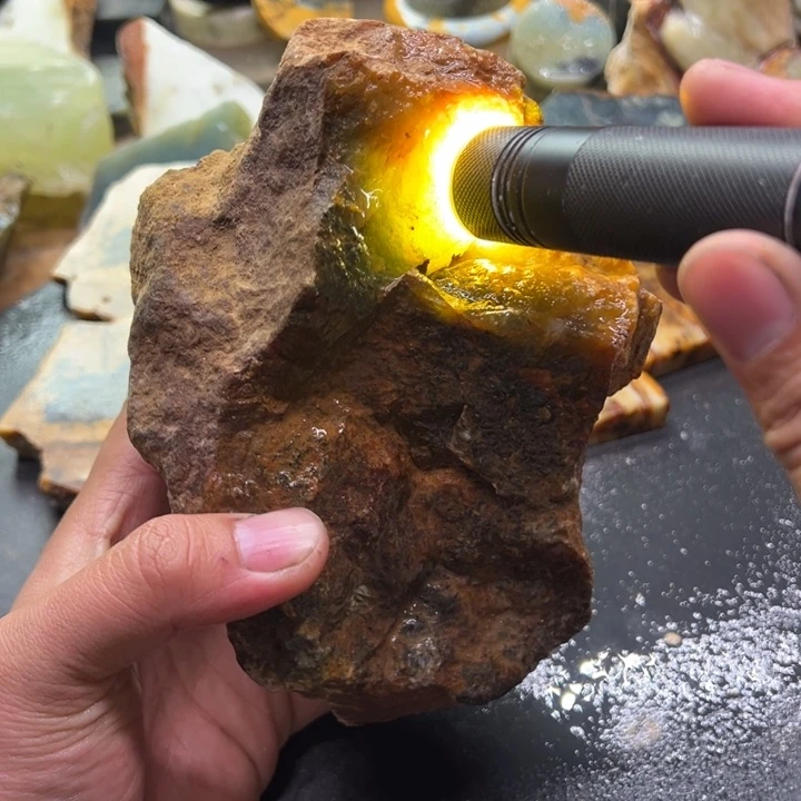 未镶嵌蛇纹石玉珠宝奇石