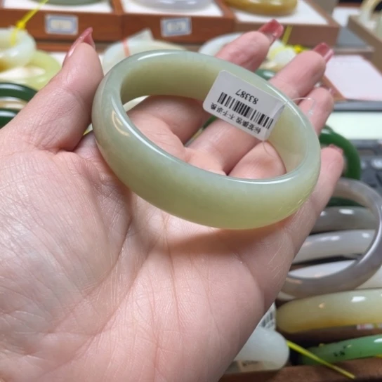 【闪购商品】和田玉手镯未镶嵌61