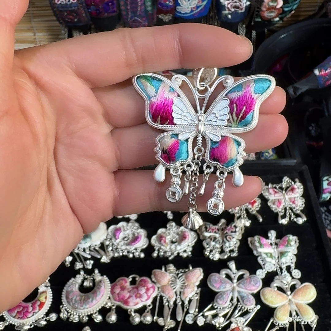 织绣民族风刺绣吊坠