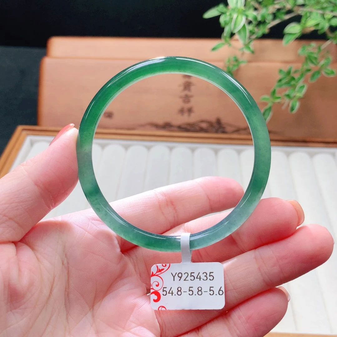 未镶嵌手镯（圆镯）翡翠