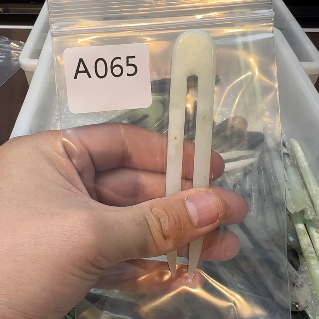 姜***呀蛇纹石玉合金发饰