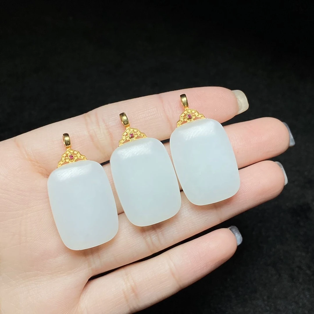 23 V91883-18K金和田玉吊坠-多样性发一件-24×17×8mm（东哥）