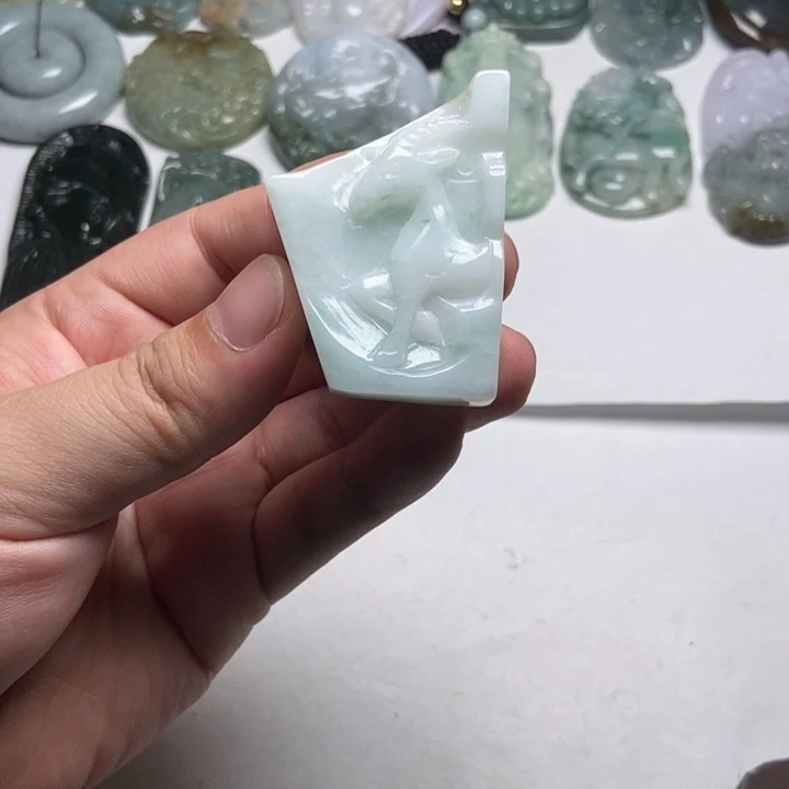 翡翠未镶嵌颈饰羊牌24