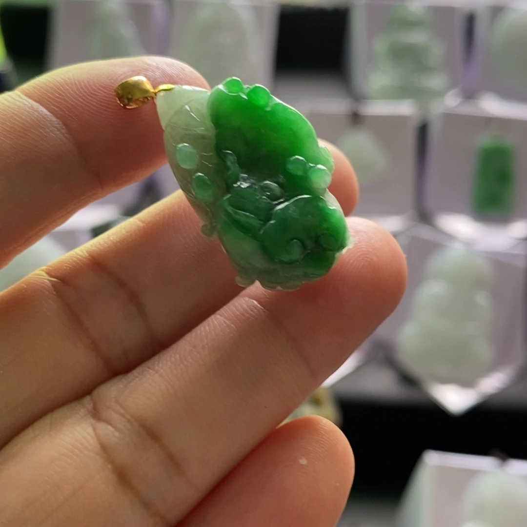 颈饰18K金镶嵌翡翠百菜