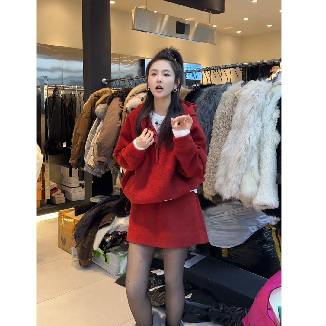 超火一整套2025秋冬新款时尚圣诞宽松慵懒风打底卫衣短裙三件套