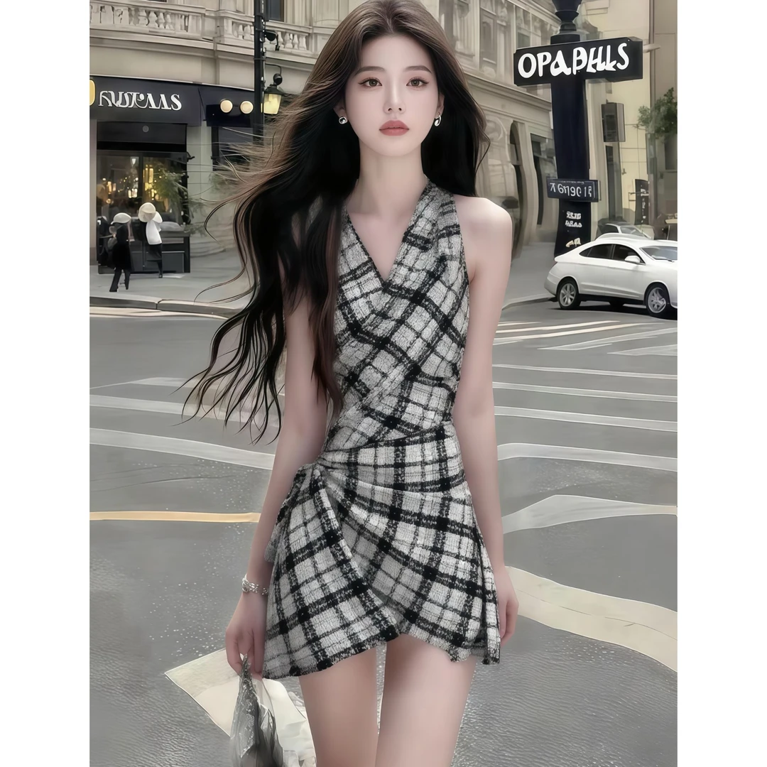 黑白格子V领气质辣妹短款连衣裙小众设计感新款收腰显瘦夏季个性