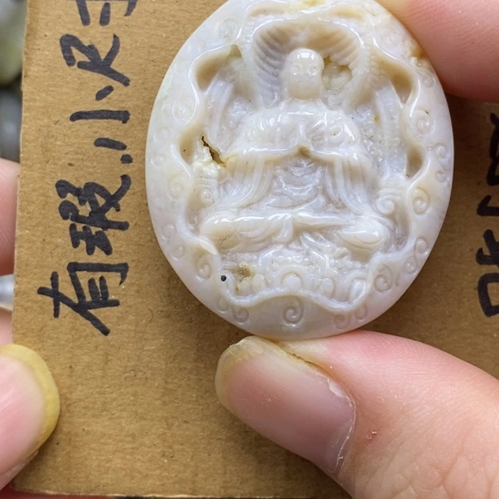 硅化珊瑚（珊瑚玉）未镶嵌颈饰