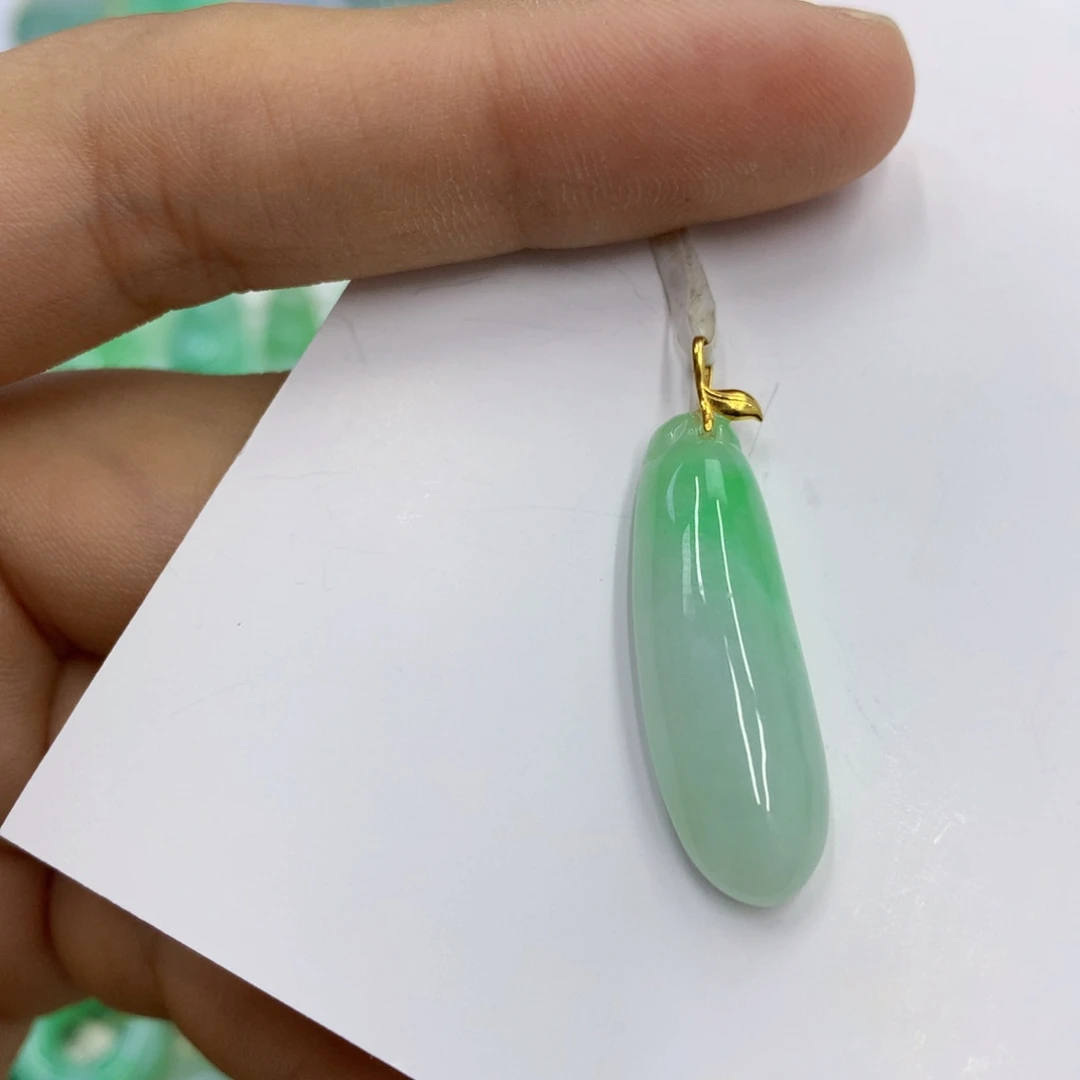 翡翠18K金镶嵌颈饰翡翠