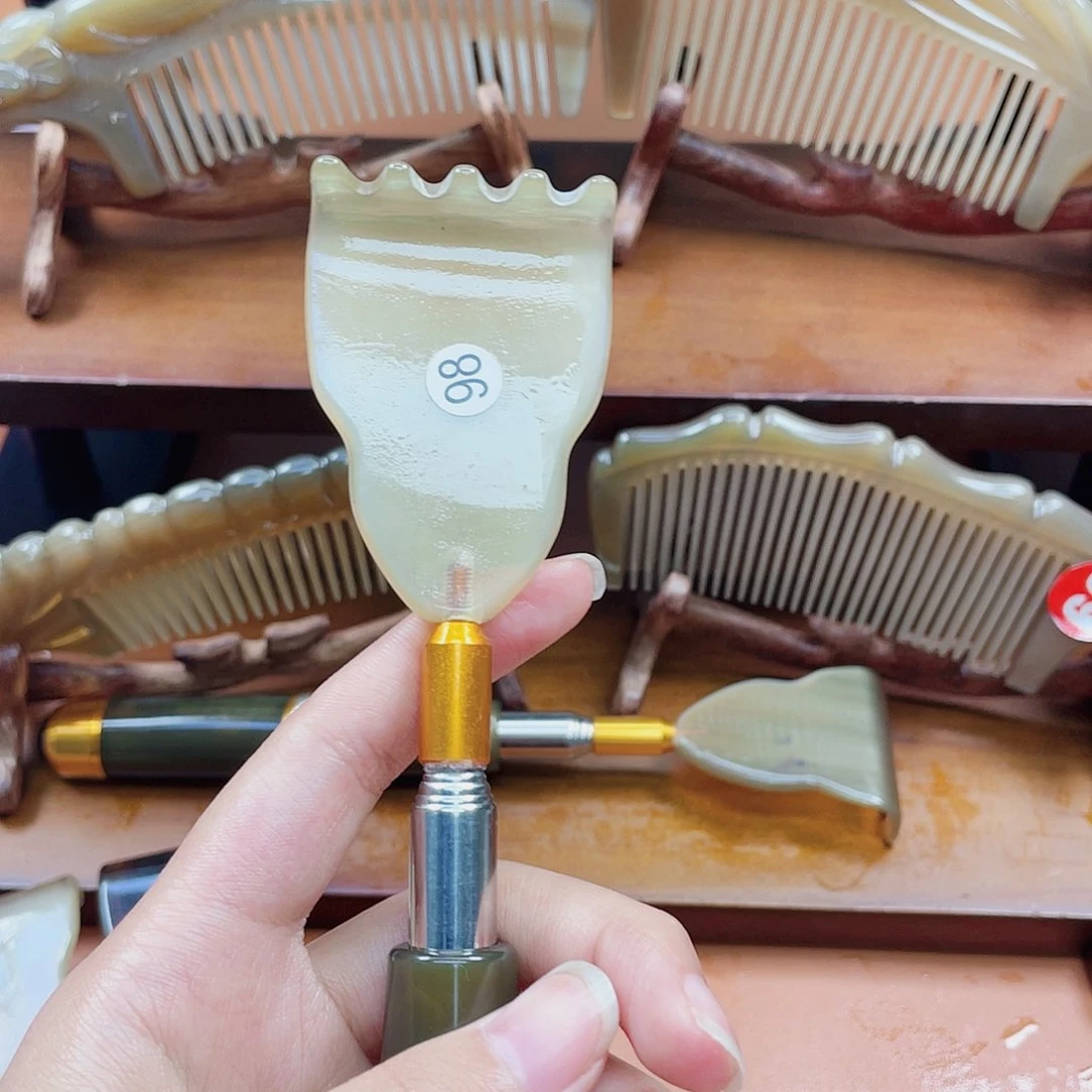 纯手工制作的牛角梳98年****r