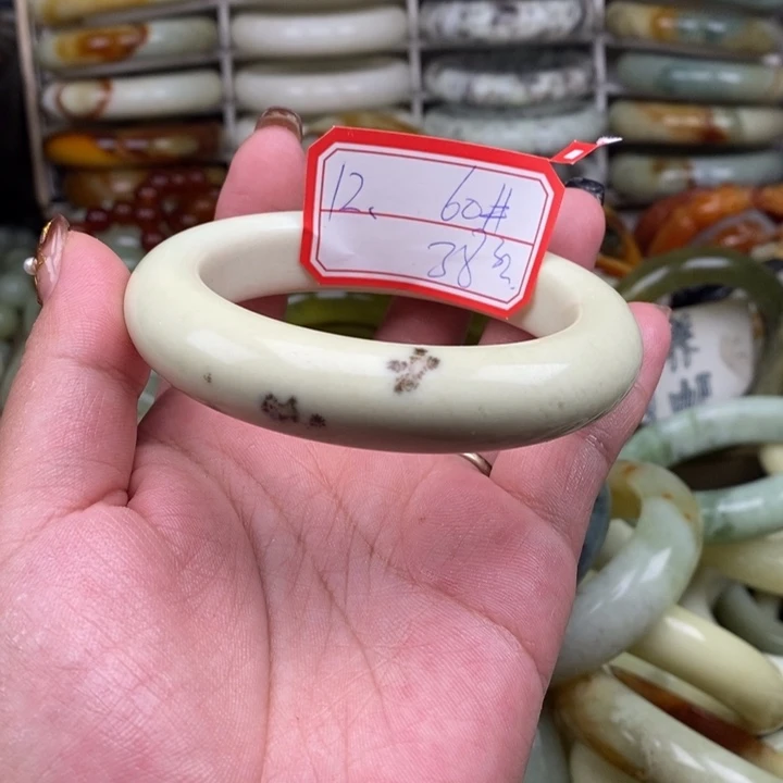 未镶嵌蛇纹石玉颈饰