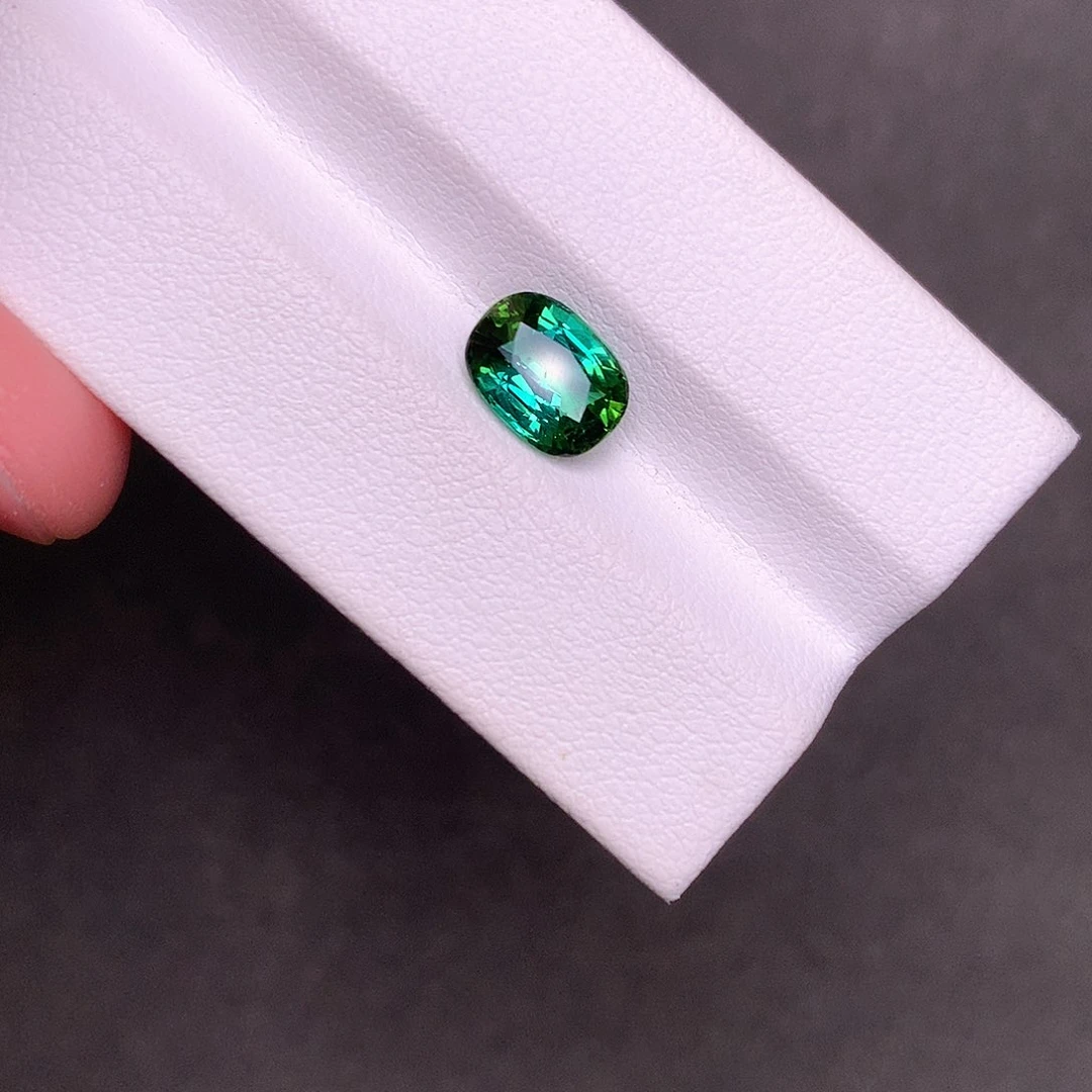 碧玺裸石未镶嵌1.5克拉