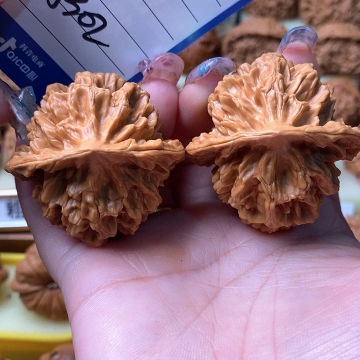 桃核吊坠一**前空林大帝王