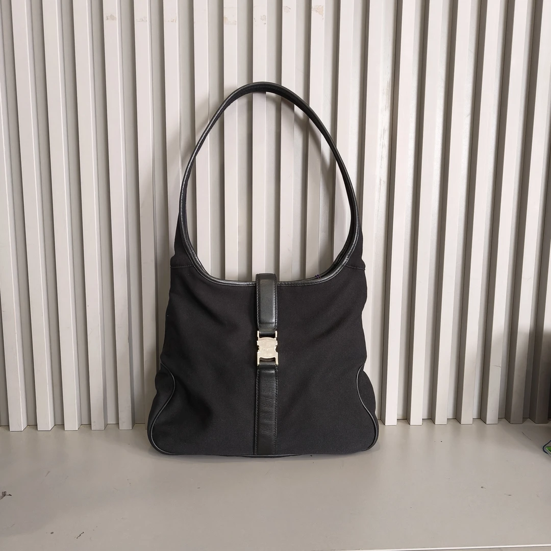 95新 FERRAGAMO/菲拉格慕 M/菲拉格慕斜挎包/30109