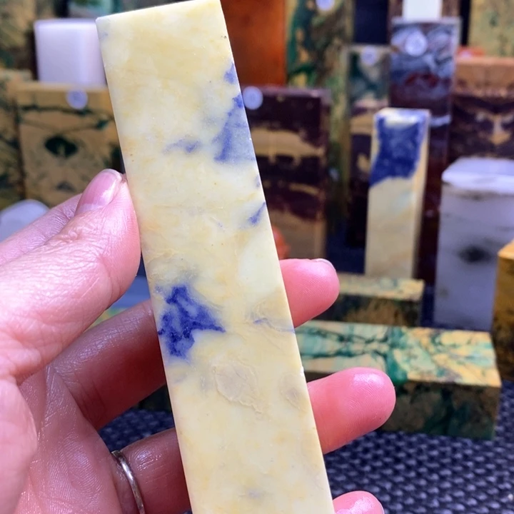 云南石何*锋青田石印章石