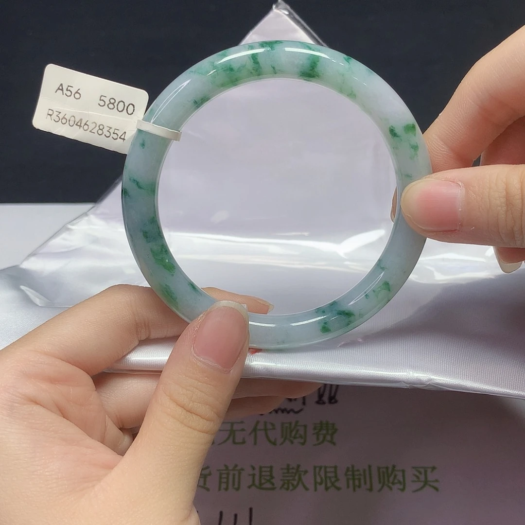 翡翠手镯未镶嵌翡翠手镯