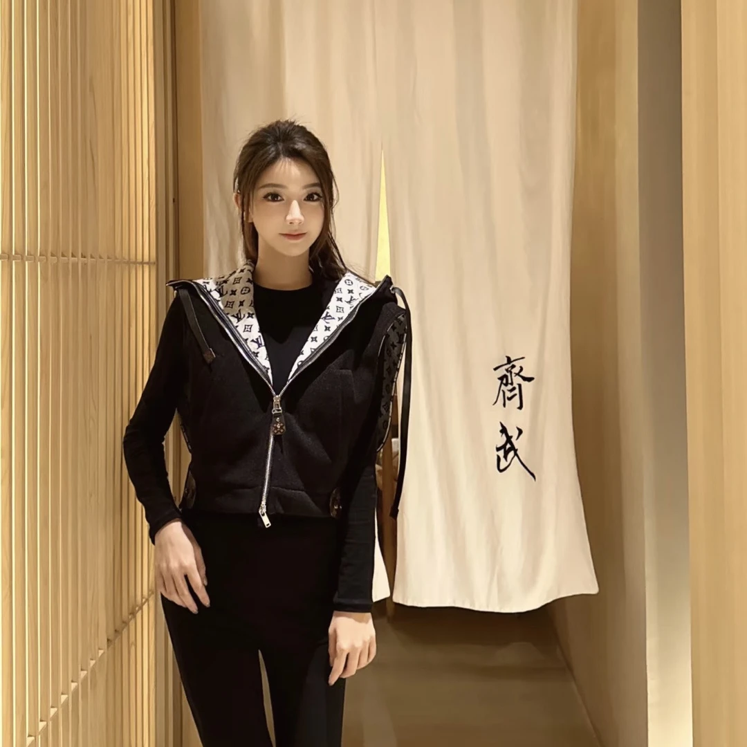 未使用 LouisVuitton/路易威登 灰黑内里满印马甲 38码 GM004550