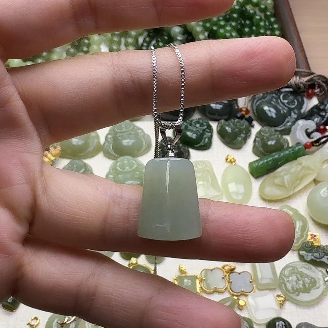 和田玉未镶嵌颈饰吊坠