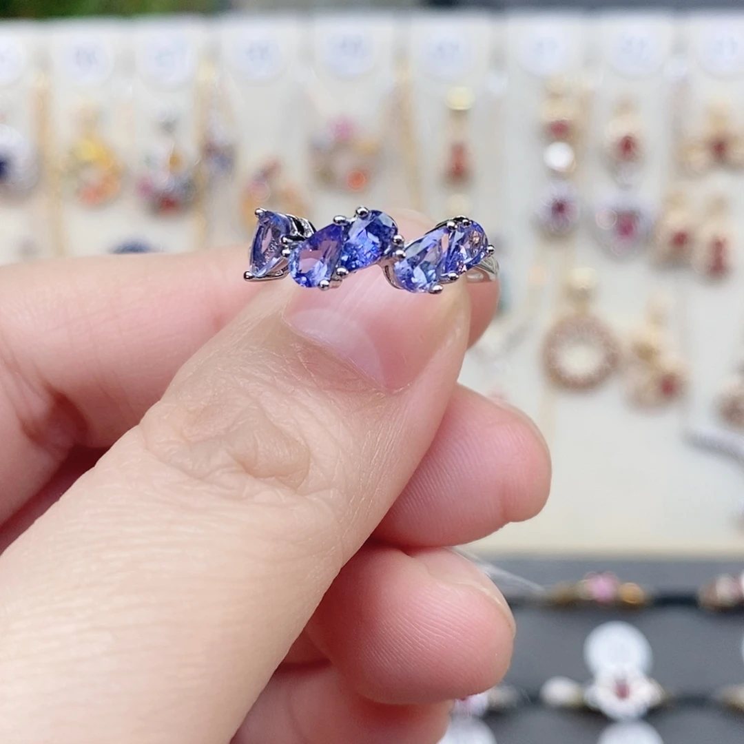 银S925镶嵌坦桑石戒指