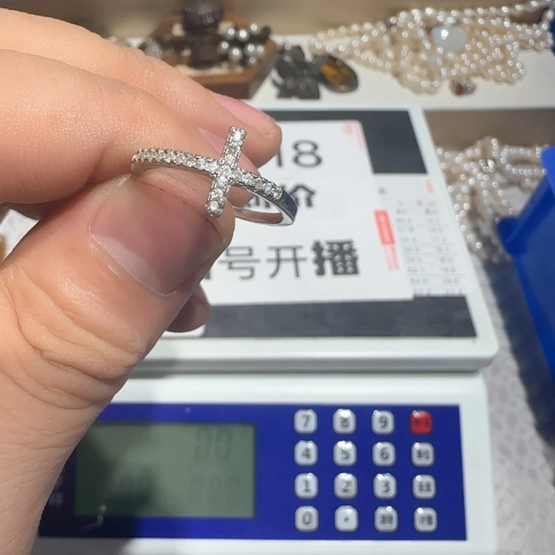 *****花岗石铁合金吊坠的设计也是