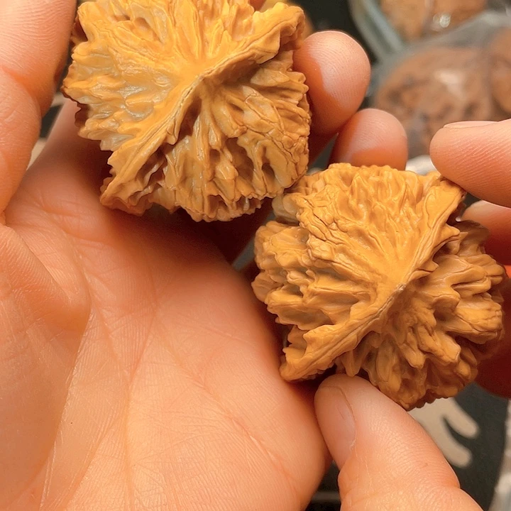 文玩核桃吊坠帝王shi zi t