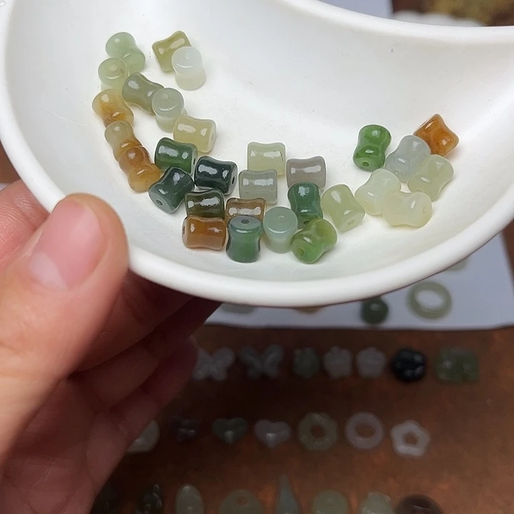 和田玉未镶嵌珠宝半成品拍一随机发2颗